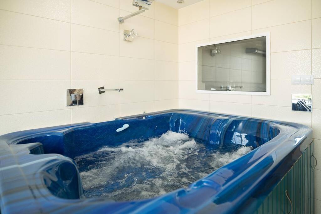 Martonfalvi Penthouse W Jacuzzi Дебрецен Екстер'єр фото